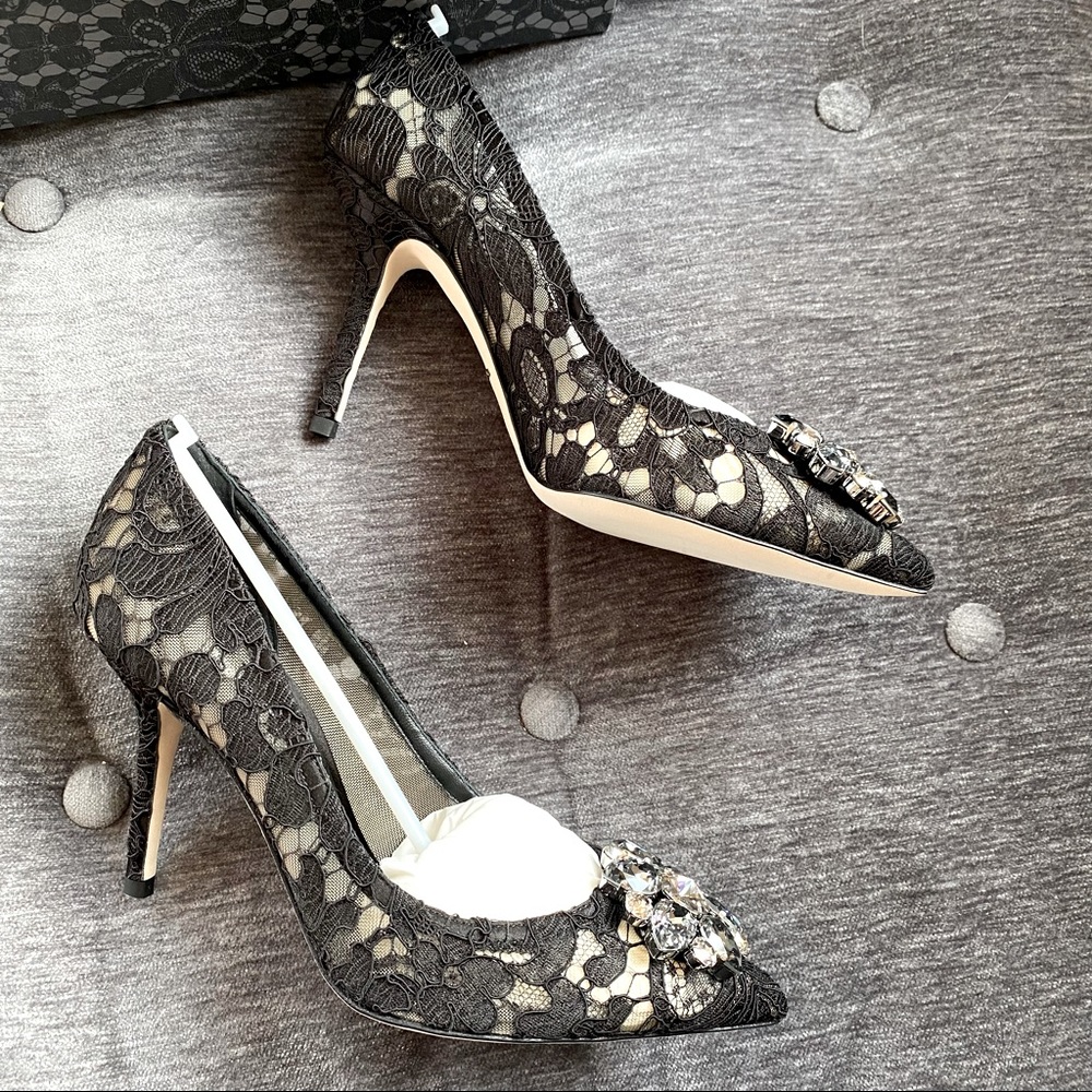$995 Dolce & Gabbana Belucci Lace Pumps 37.5